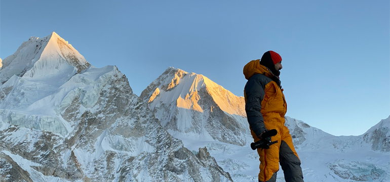 Leonardo walking on Everest